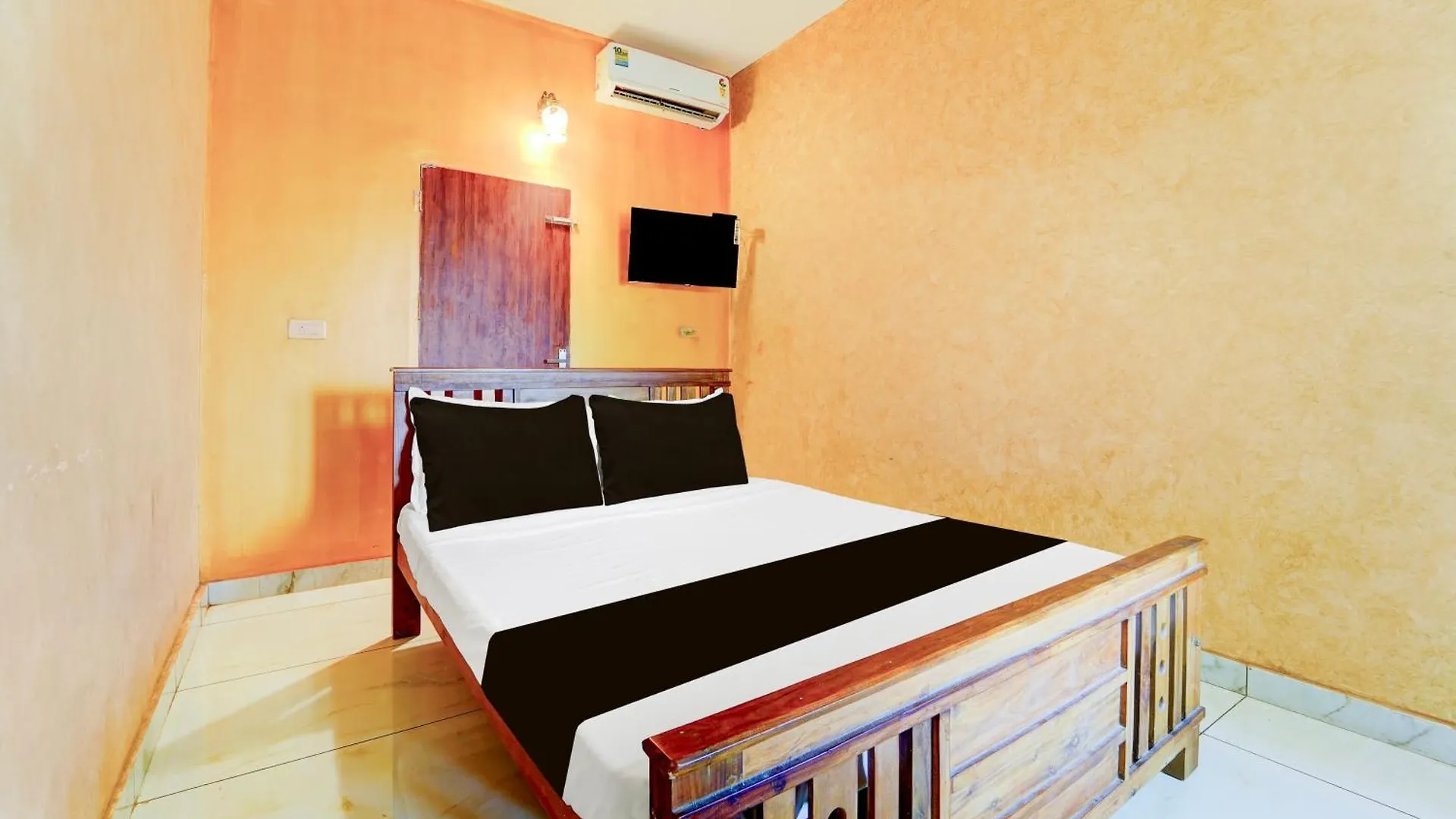 Hotel O Iq Rooms Varakal