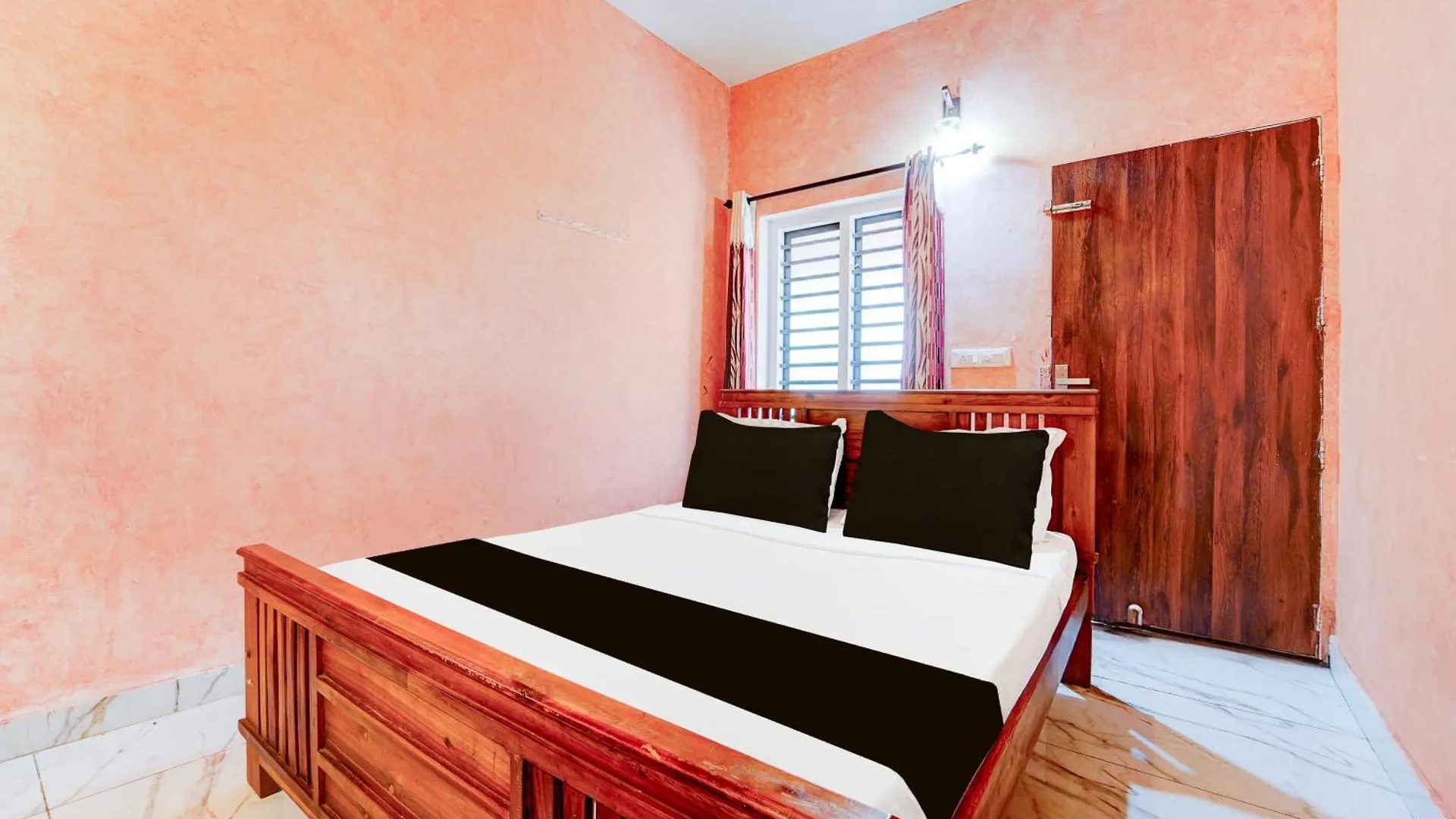Hotel O Iq Rooms Varakal 3*,  India